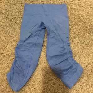 Lululemon in the flow crops